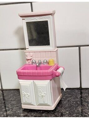 1999 FISHER PRICE LOVING FAMILY DOLLHOUSE BATHROOM VANITY SINK MEDICINE CABINET